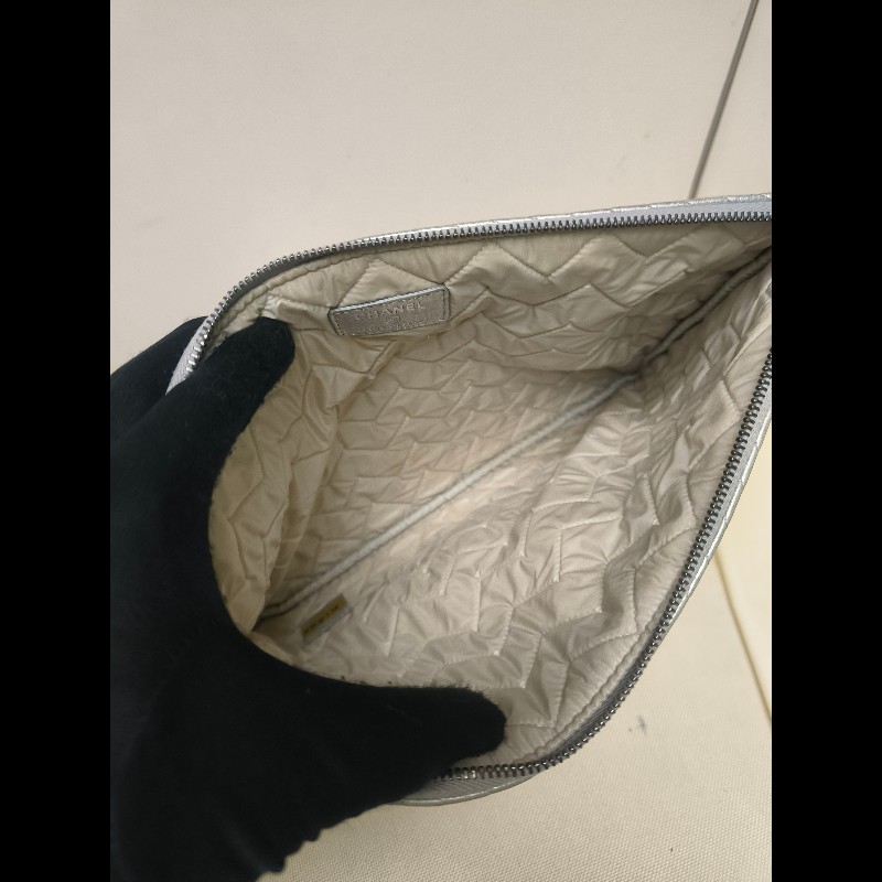 🔥年終狂降🔥【限時降價只到12/31(原18,800)】【8成新】㊣✨CHANEL✨(附防塵袋)香奈兒 小香 老香 銀色 羊皮 人字紋 雷標 保卡 手拿包/二手包/二手精品🌳二手樹屋🌳-24