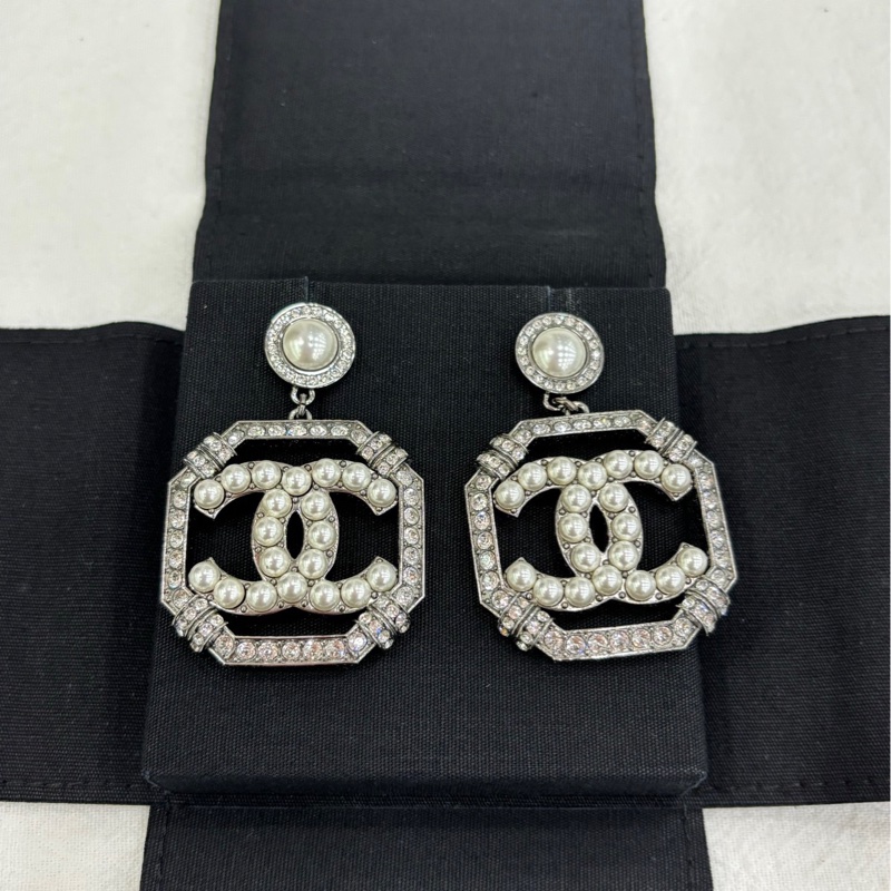 Chanel香奈兒耳環-21秋冬高級手工坊珍珠耳環方框雙Clogo復古槍色-2