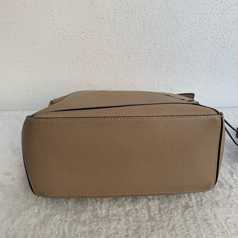 LOEWE 沙色puzzle小號 底長22cm-4