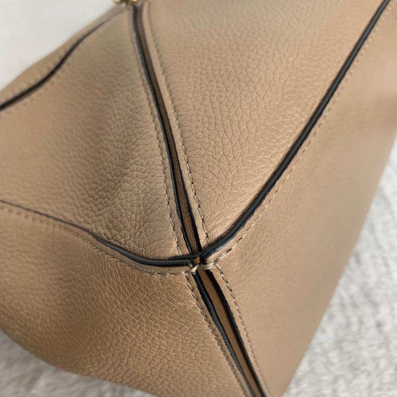 LOEWE 沙色puzzle小號 底長22cm-8