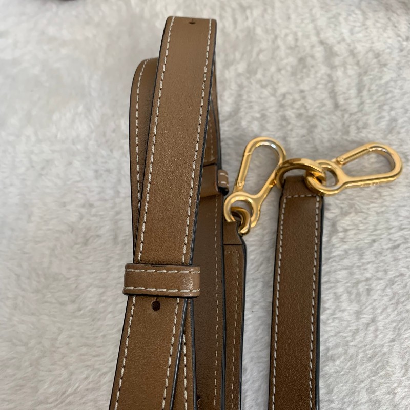 LOEWE 沙色puzzle小號 底長22cm-16