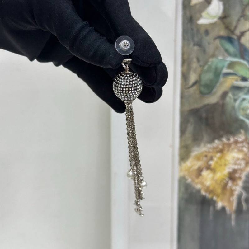 Chanel香奈兒 21K秋冬鐳射滿鑽球耳釘 設計超獨特的一款 復古迪斯可風 材質不沉重 對耳垂沒有負重感-4