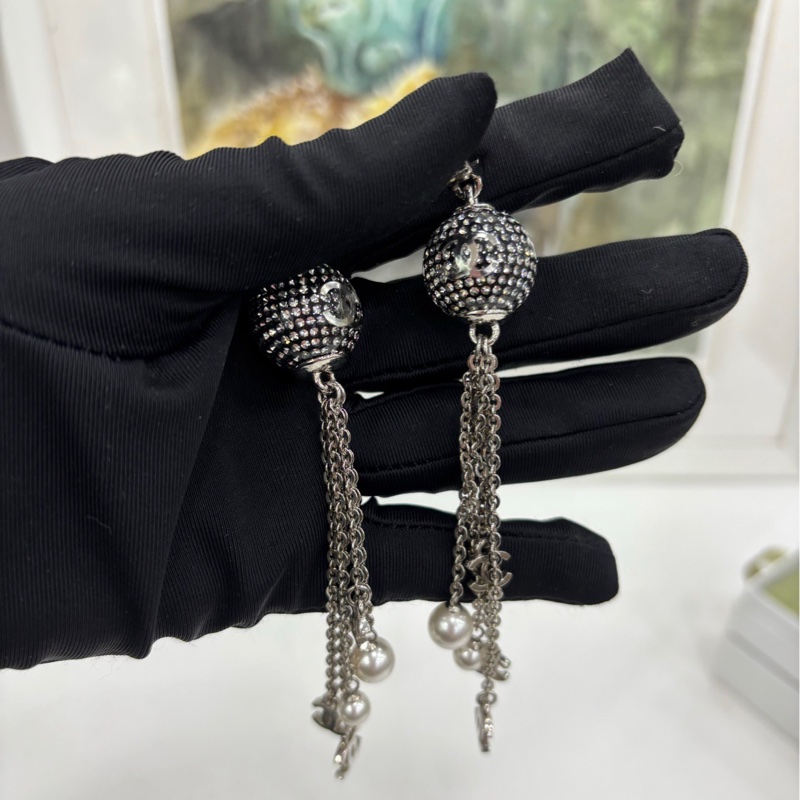 Chanel香奈兒 21K秋冬鐳射滿鑽球耳釘 設計超獨特的一款 復古迪斯可風 材質不沉重 對耳垂沒有負重感-7