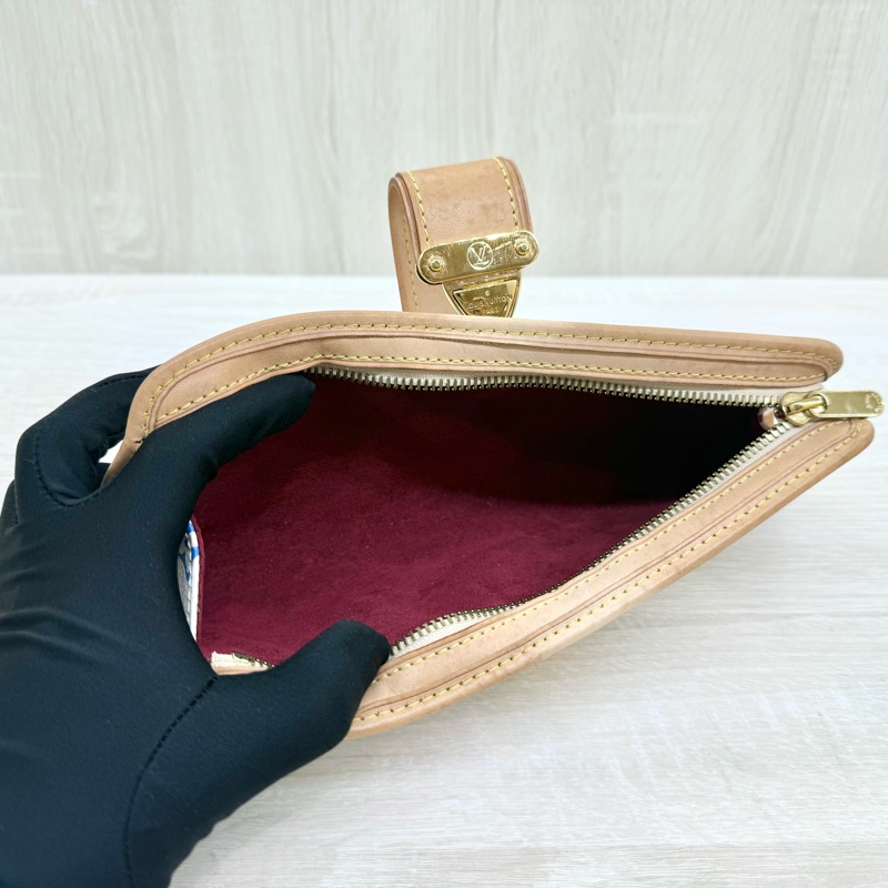 LV白彩插釦晚宴腋下包M40049-6