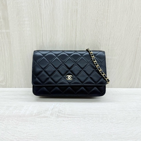 CHANEL黑色羊皮菱格金釦WOC