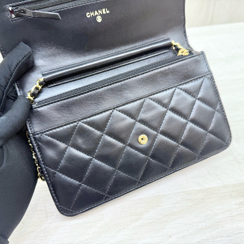 CHANEL黑色羊皮菱格金釦WOC-10