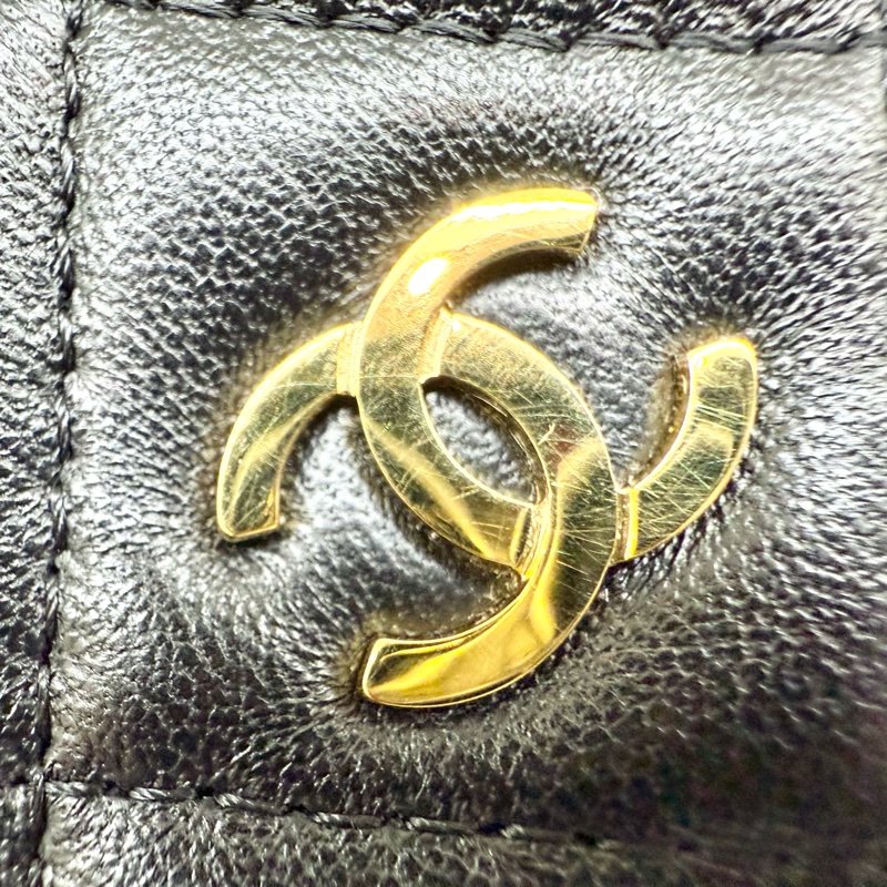CHANEL黑色羊皮菱格金釦WOC-12