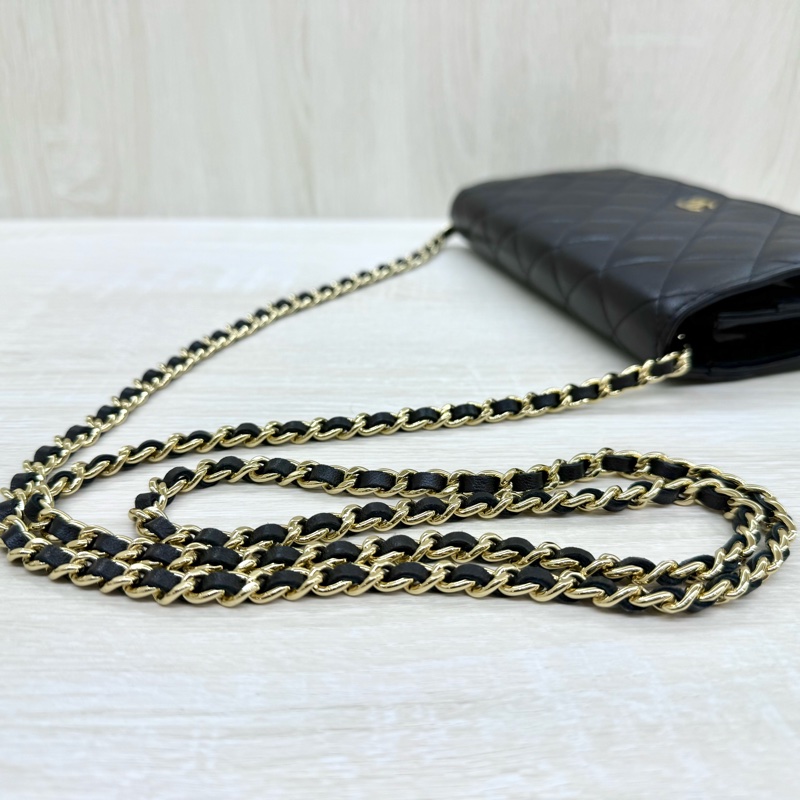 CHANEL黑色羊皮菱格金釦WOC-13