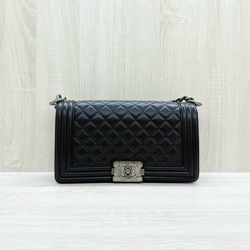 CHANEL黑色羊皮霧銀釦boy25側背A92193-0