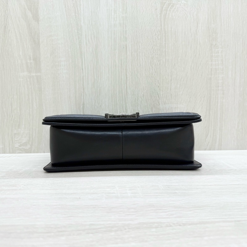 CHANEL黑色羊皮霧銀釦boy25側背A92193-4