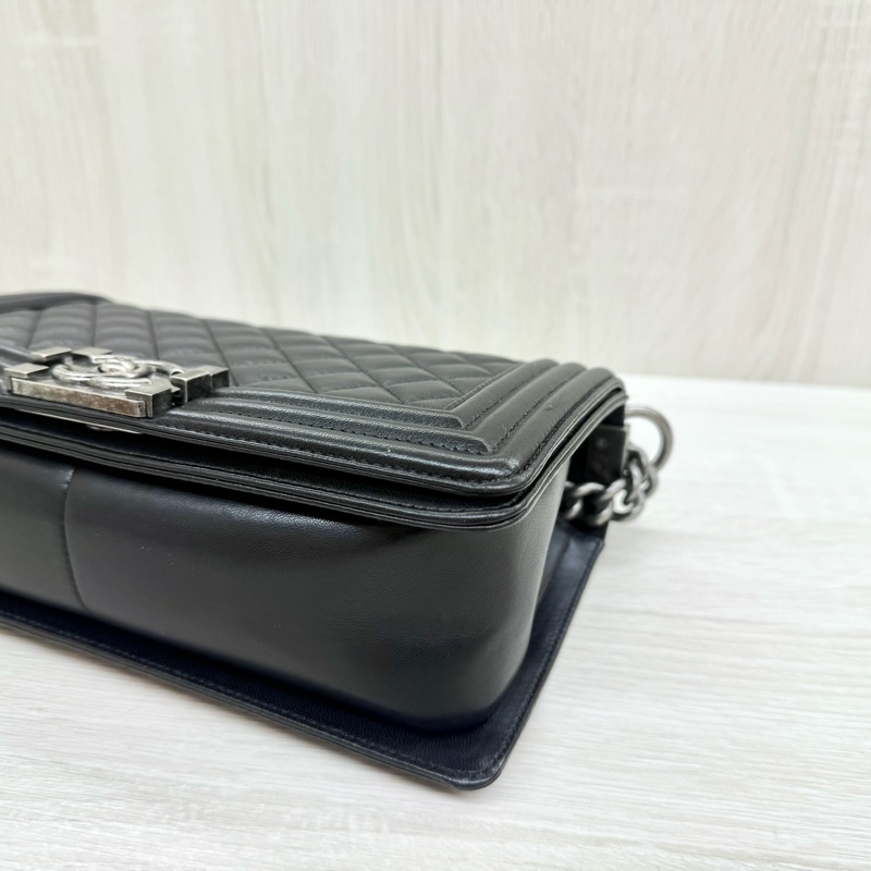 CHANEL黑色羊皮霧銀釦boy25側背A92193-6