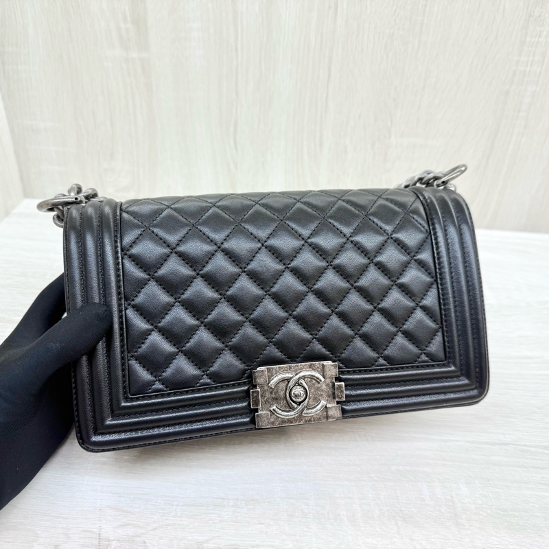 CHANEL黑色羊皮霧銀釦boy25側背A92193-7