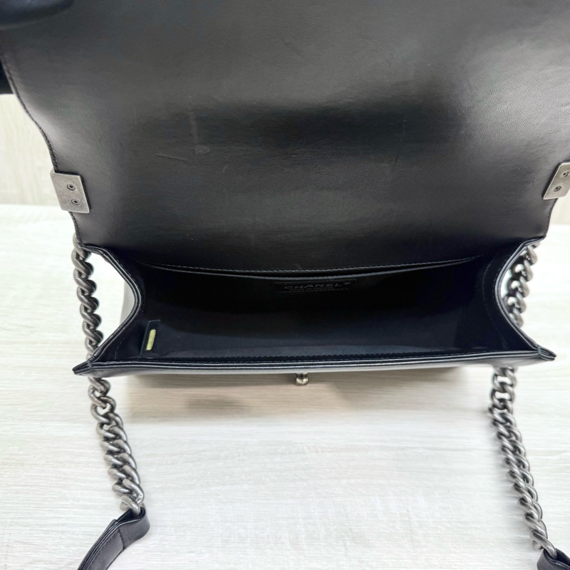 CHANEL黑色羊皮霧銀釦boy25側背A92193-8