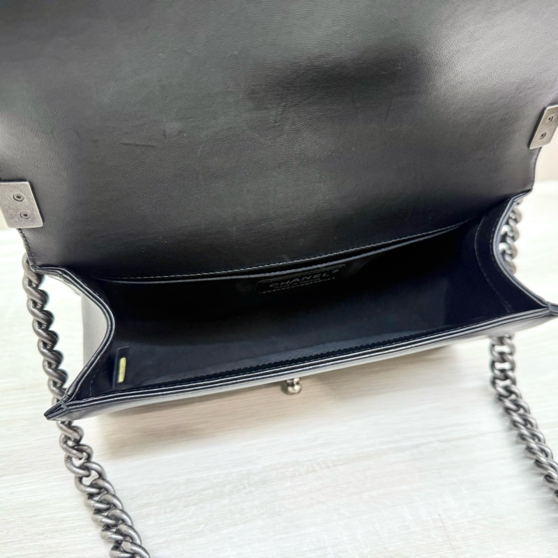 CHANEL黑色羊皮霧銀釦boy25側背A92193-11