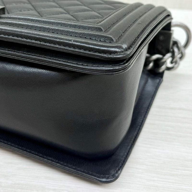 CHANEL黑色羊皮霧銀釦boy25側背A92193-13