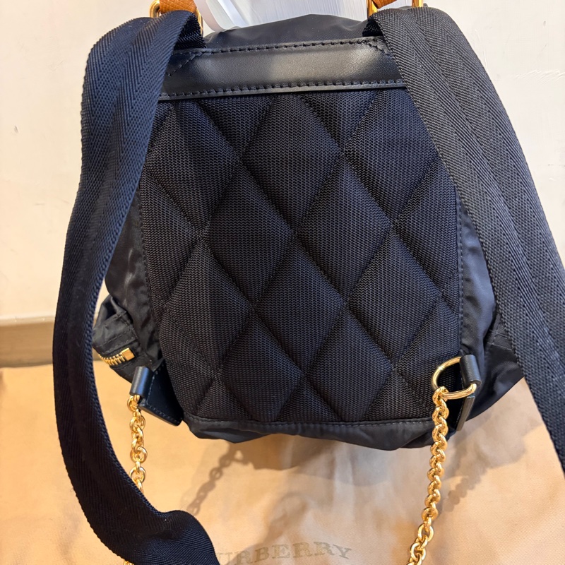 聖誕🎄特價-Burberry rucksack 金扣尼龍抽繩後背包(大容量)小號黑色 近全新-2