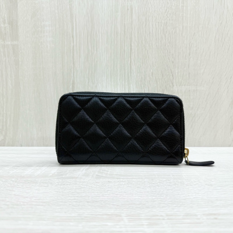 CHANEL黑色金釦牛皮ㄇ拉中夾-1