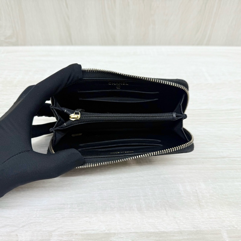 CHANEL黑色金釦牛皮ㄇ拉中夾-5