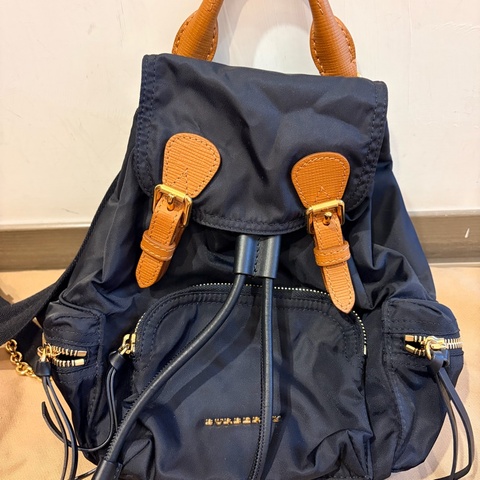 Burberry rucksack 金扣尼龍抽繩後背包 小號黑色 近全新