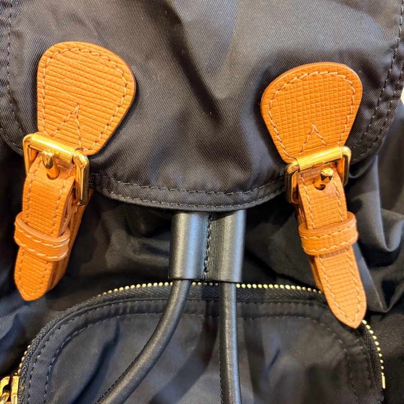 Burberry rucksack 金扣尼龍抽繩後背包 小號黑色 近全新-1