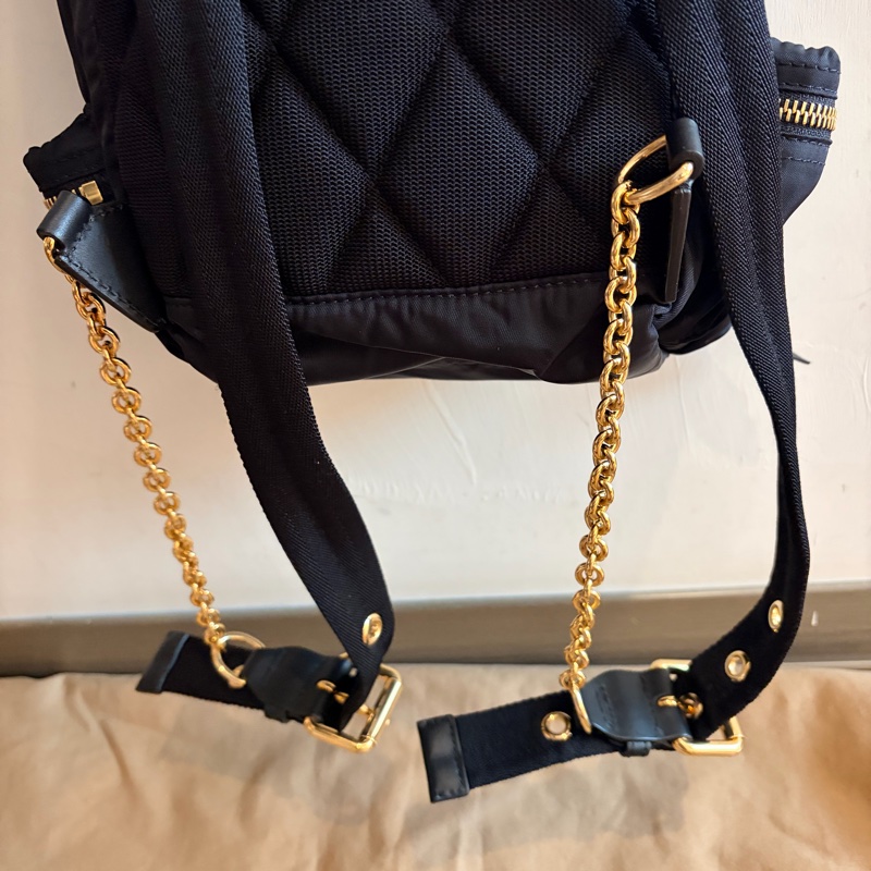 Burberry rucksack 金扣尼龍抽繩後背包 小號黑色 近全新-4