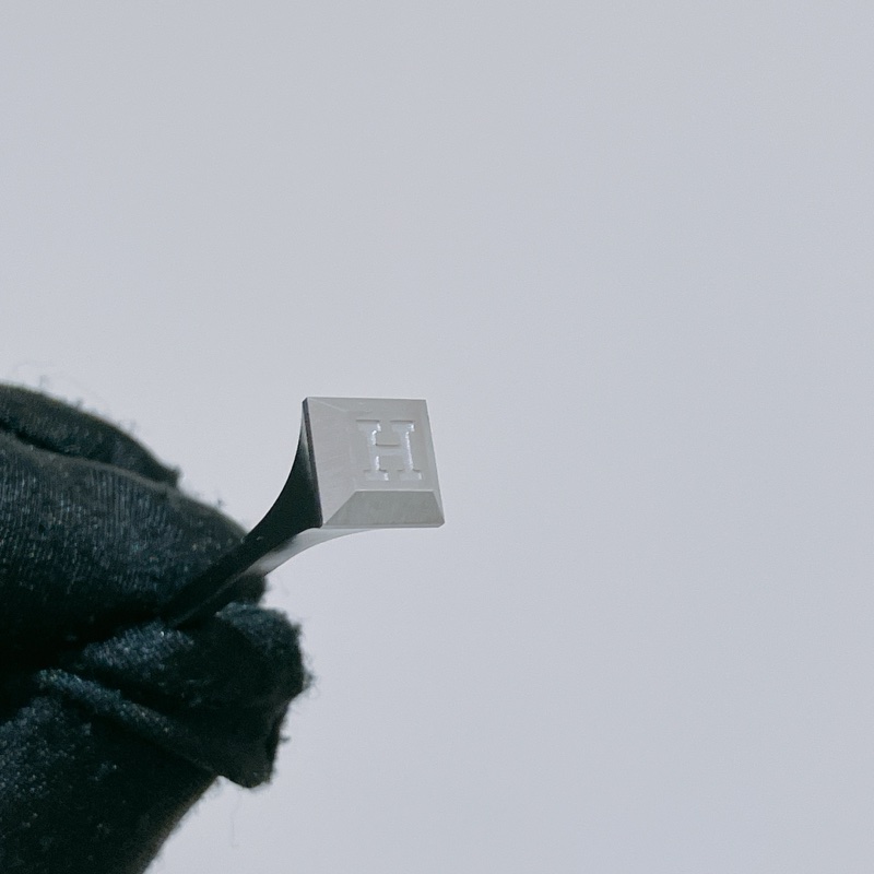 TK1905 HERMES 愛馬仕小號經典H字貝母面連鑽石鱷魚皮帶石英錶HEURE H 21MM WATCH 11 DIAMONDS 0.027CT ALLIGATOR GRIS PERLE X RGHW-11