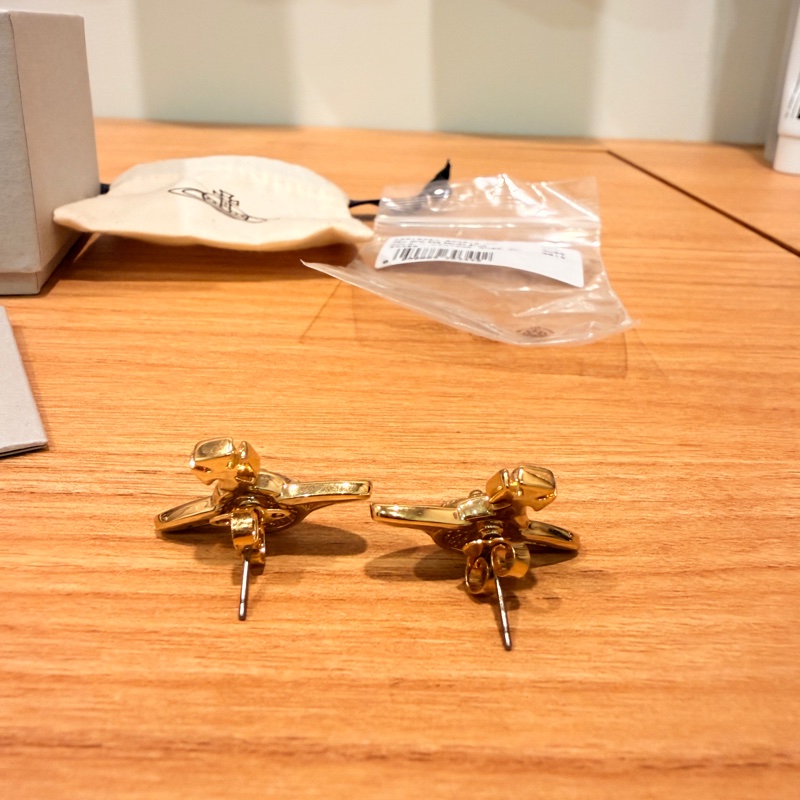 🔥【Vivienne Westwood】Neil Mini Bas Relief Stud 耳環  金色 × 白色琺瑯｜經典土星｜精緻小款-4
