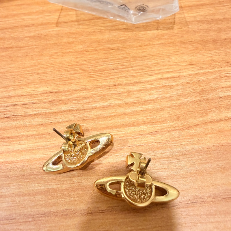 🔥【Vivienne Westwood】Neil Mini Bas Relief Stud 耳環  金色 × 白色琺瑯｜經典土星｜精緻小款-7