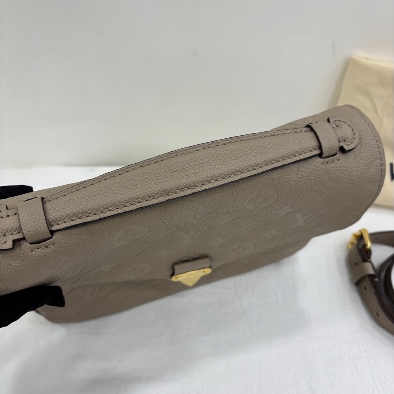 LV louis Vuitton lpochette metis 純灰色壓花 郵差 晶片 2022年購證 99新-8