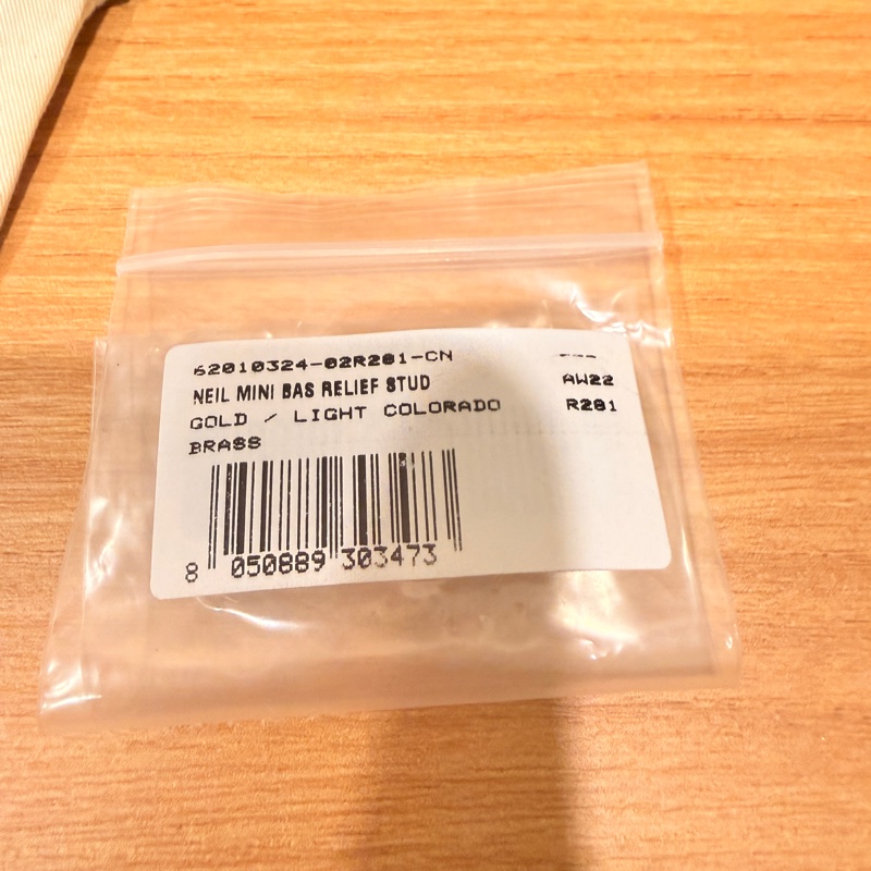 💎【Vivienne Westwood】Neil Mini Bas Relief Stud 耳環金色 × 白色琺瑯｜經典土星-10