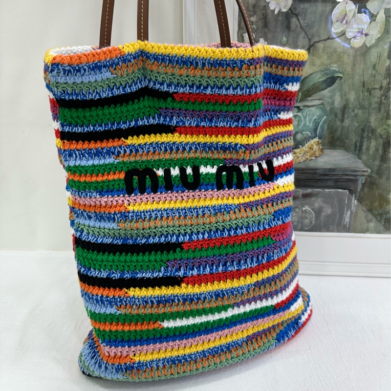 miumiu 爆款 24ss彩虹編織豎版tote size：33*39-1