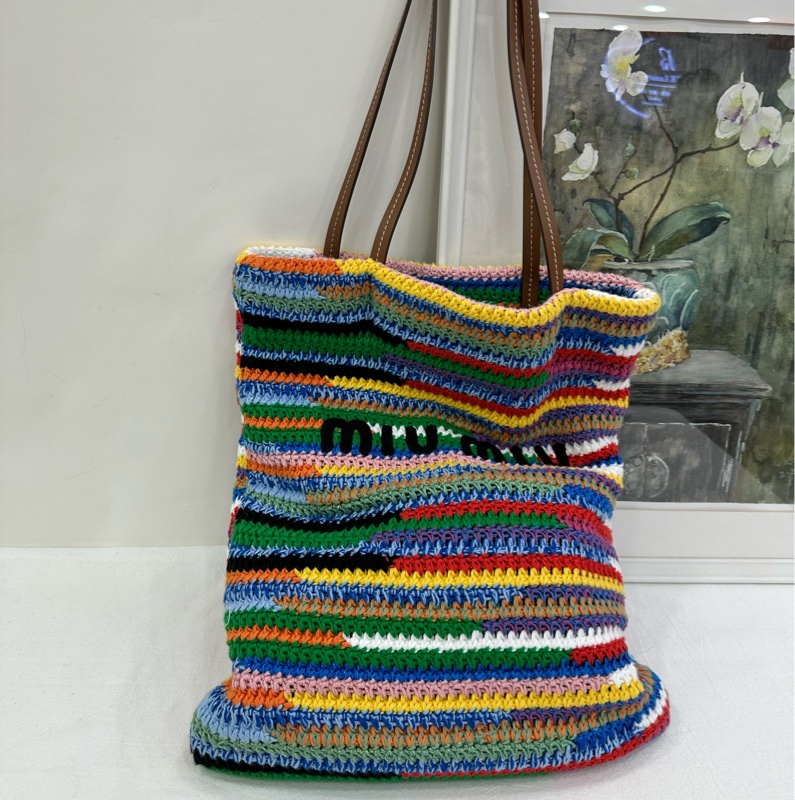 miumiu 爆款 24ss彩虹編織豎版tote size：33*39-2