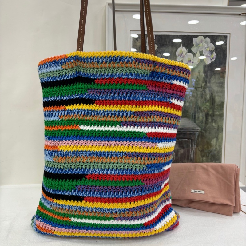 miumiu 爆款 24ss彩虹編織豎版tote size：33*39-3
