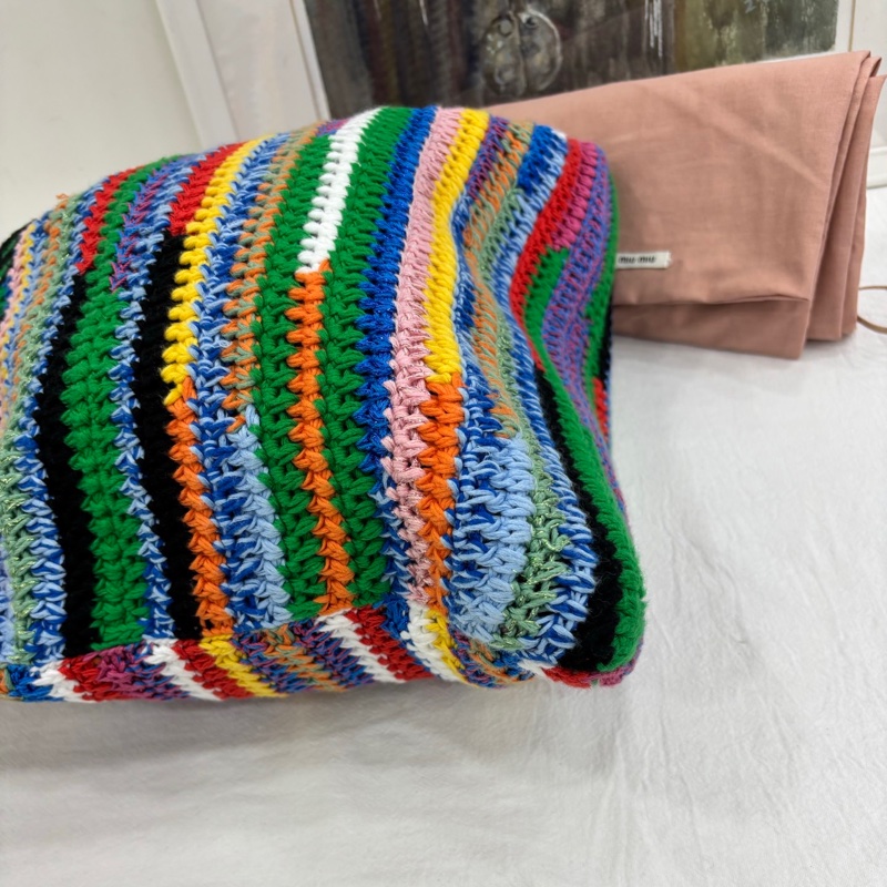 miumiu 爆款 24ss彩虹編織豎版tote size：33*39-4