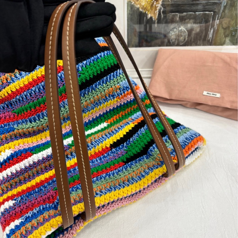 miumiu 爆款 24ss彩虹編織豎版tote size：33*39-8