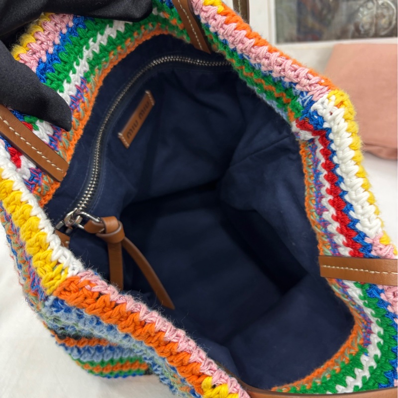 miumiu 爆款 24ss彩虹編織豎版tote size：33*39-9