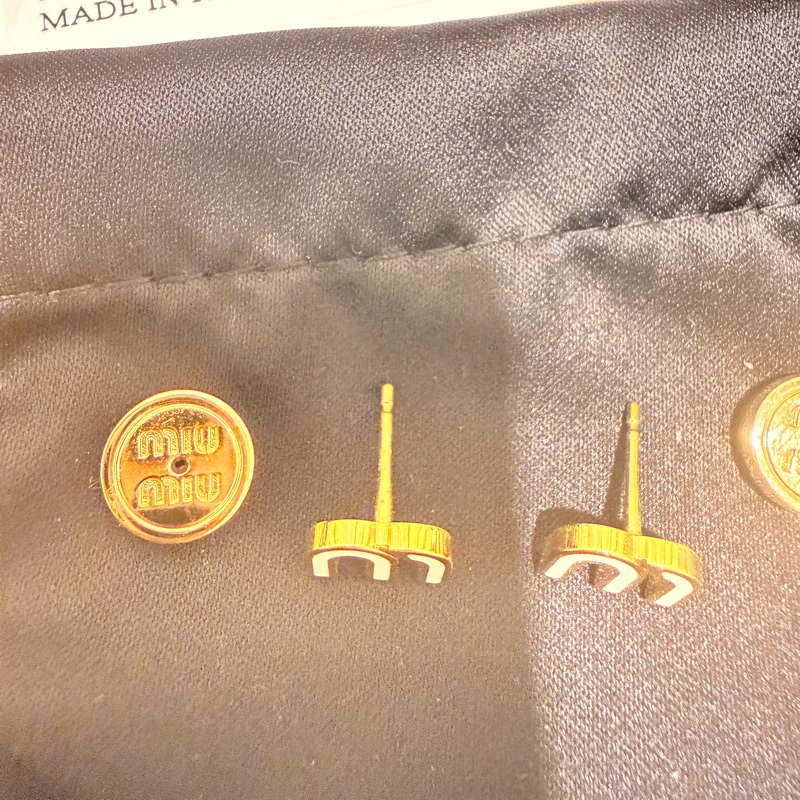 ✨【Miu Miu】Logo Stud Earrings 耳環  Bianco 白色琺瑯 × 金色-3