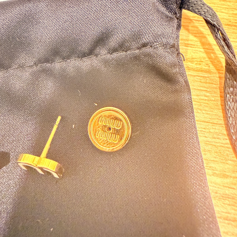 ✨【Miu Miu】Logo Stud Earrings 耳環  Bianco 白色琺瑯 × 金色-8