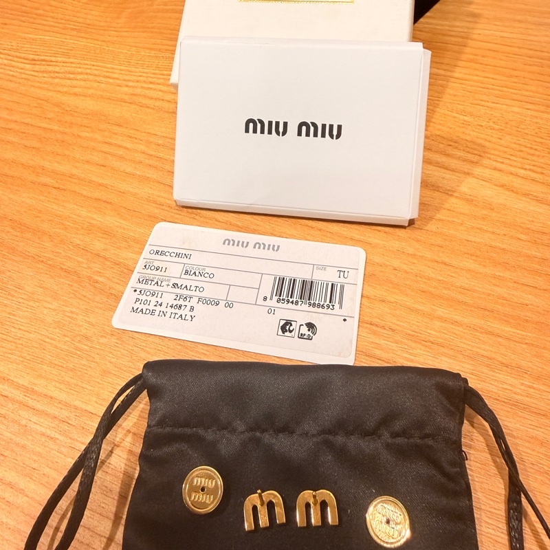 ✨【Miu Miu】Logo Stud Earrings 耳環  Bianco 白色琺瑯 × 金色-9