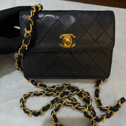 Chanel香奈兒黑金mini CF小金豆包，黑色羊皮材質