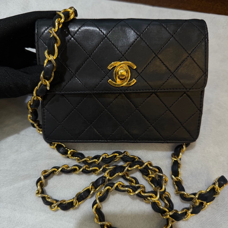 Chanel香奈兒黑金mini CF小金豆包，黑色羊皮材質-0