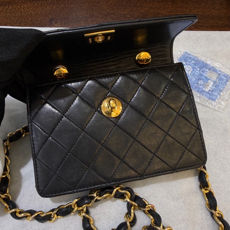 Chanel香奈兒黑金mini CF小金豆包，黑色羊皮材質-1