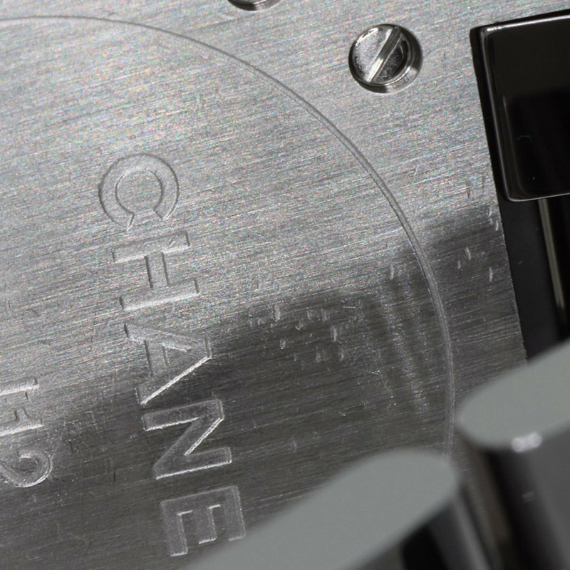 香奈兒 H3241 J12 33毫米炫彩12鑽鈦陶瓷腕錶/鈦陶瓷女士腕錶-13