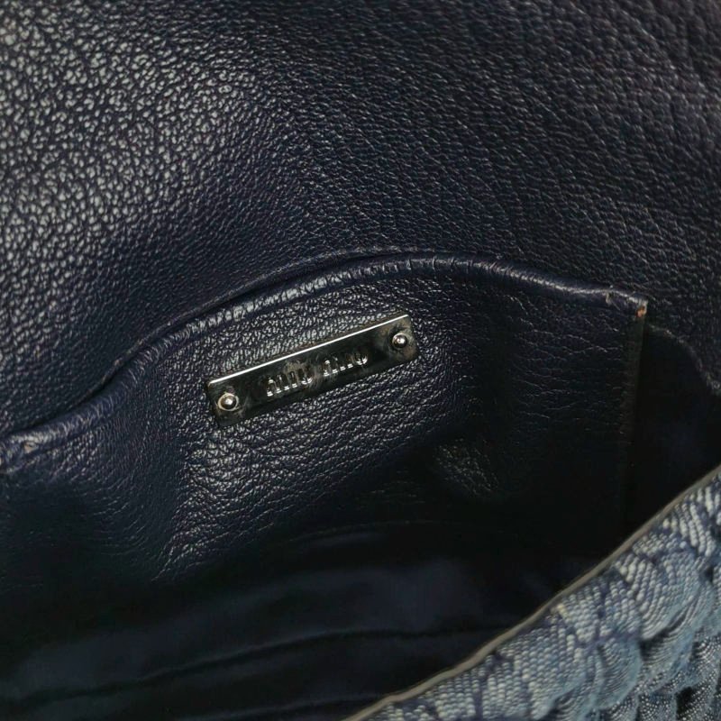 Miu Miu牛仔布純色褶皺珩縫鑽飾斜挎包單肩包-7