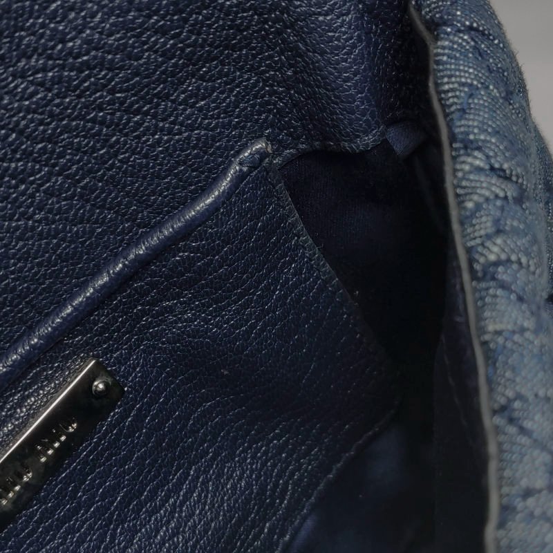 Miu Miu牛仔布純色褶皺珩縫鑽飾斜挎包單肩包-9