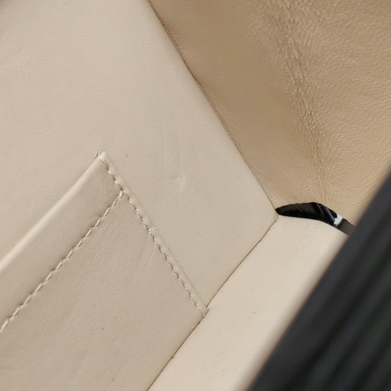 Louis Vuitton(LV)Petite Malle小盒子小號牛皮水波紋S-lock鎖扣斜挎包單肩包-18