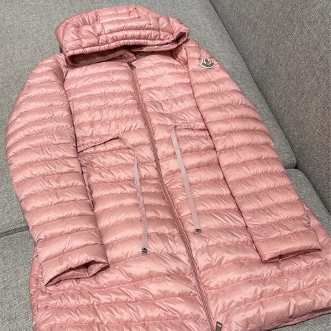 Moncler 中長版薄羽絨外套