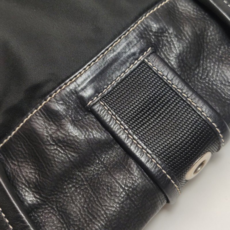 Prada牛皮尼龍布純色皮帶扣飾單肩包-15