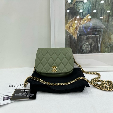 Chanel 香奈兒 21B 馬鞍半月包 酪梨綠色鏈條包19cm