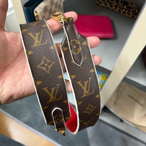 Lv 老花肩帶  (J02288)